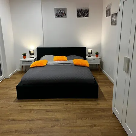 Big City Life - Bliska Wola Tower A Apartment *
