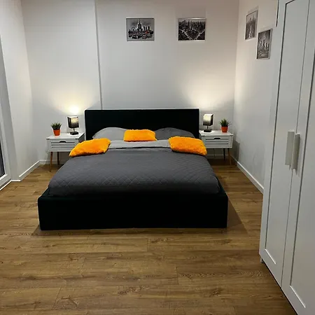 Big City Life - Bliska Wola Tower A Апартаменты *