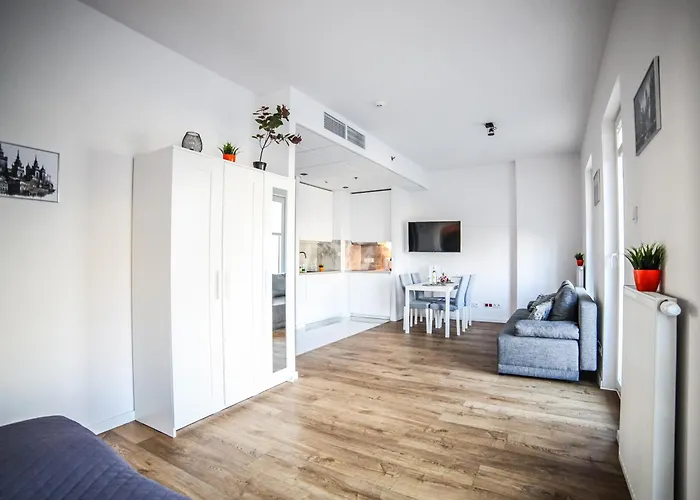 Big City Life - Bliska Wola Tower A Apartman