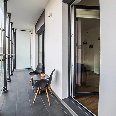 Big City Life - Bliska Wola Tower A Apartamento Varsovia